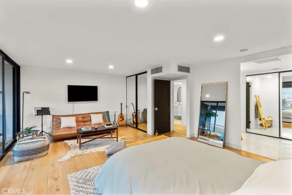 10501 Wilshire, Los Angeles, California 90024 home-pic-14