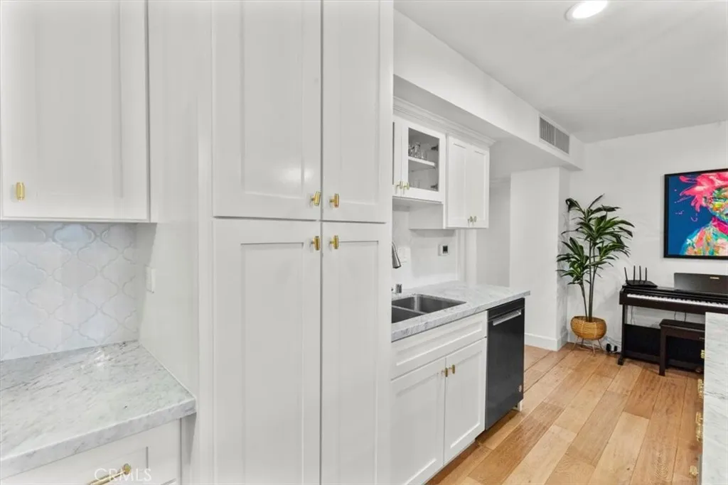 10501 Wilshire, Los Angeles, California 90024 home-pic-2