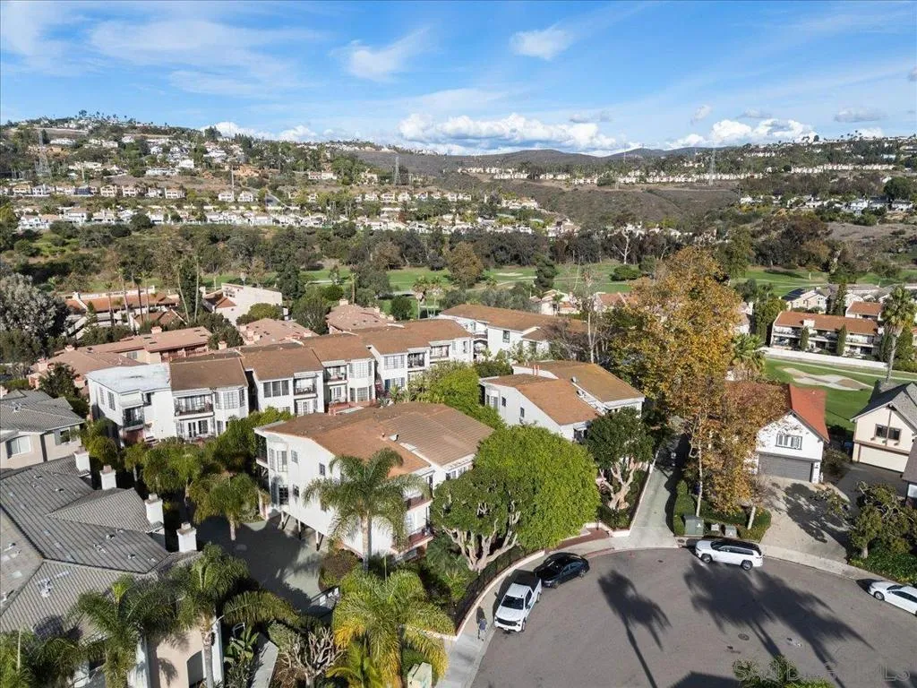 2630 Pirineos Way 5, Carlsbad, California 92009 home-pic-43