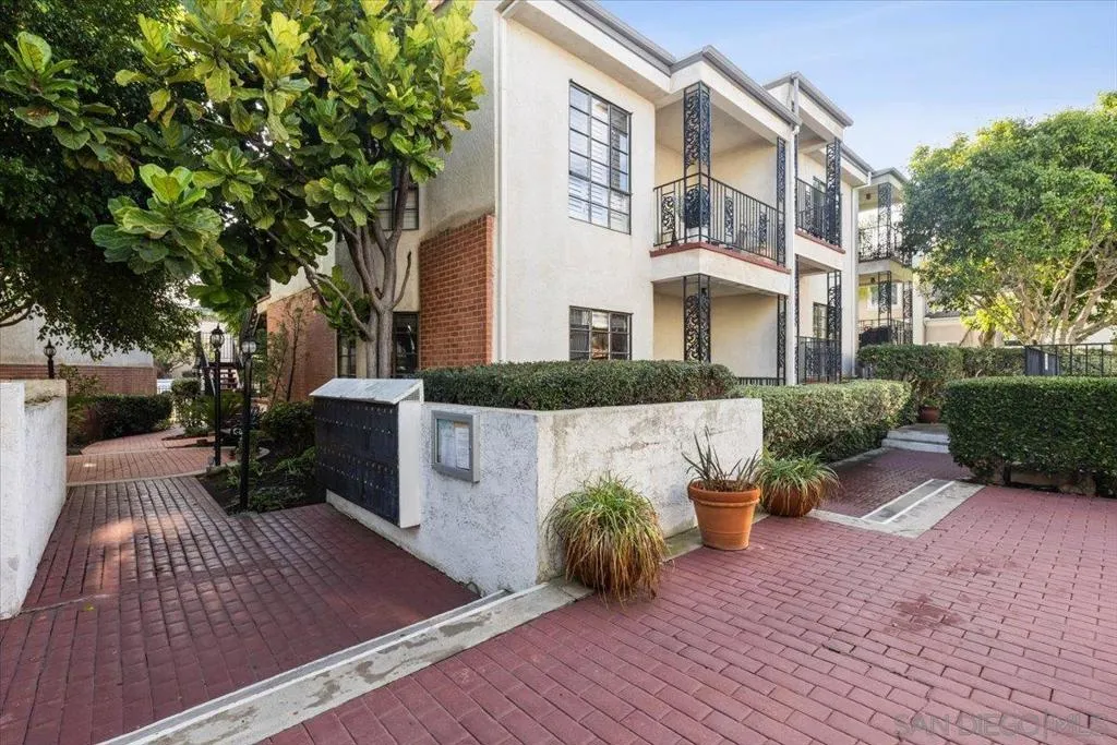 2630 Pirineos Way 5, Carlsbad, California 92009 home-pic-26