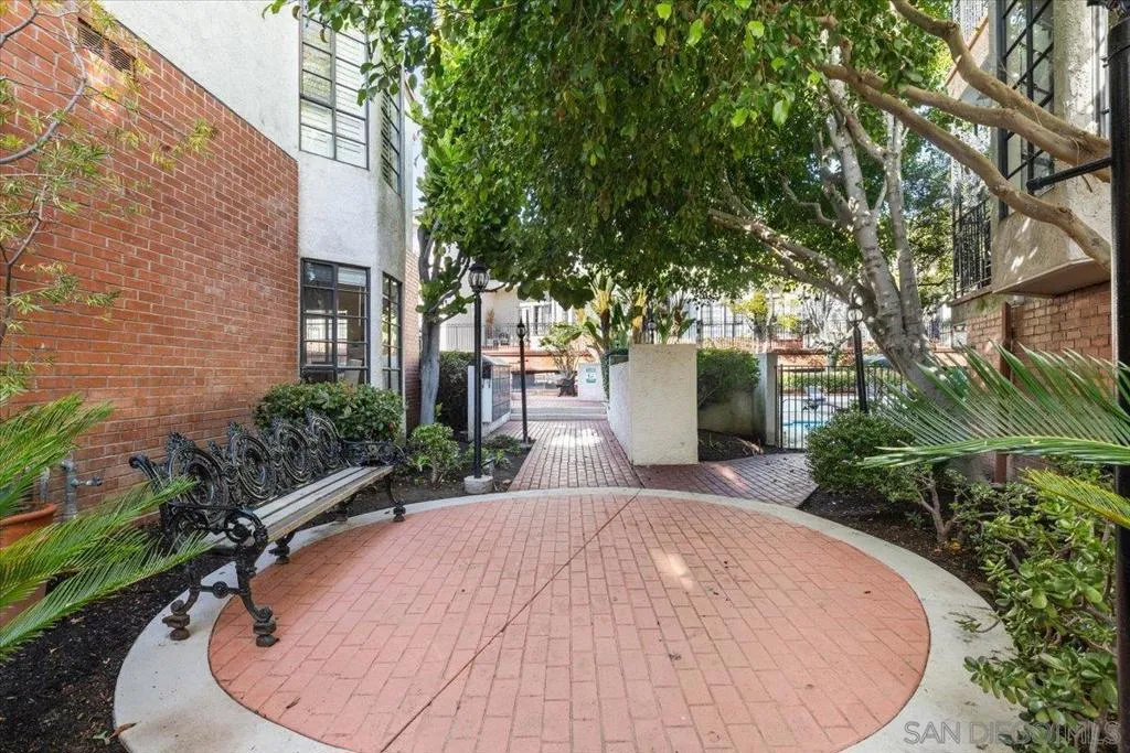 2630 Pirineos Way 5, Carlsbad, California 92009 home-pic-32