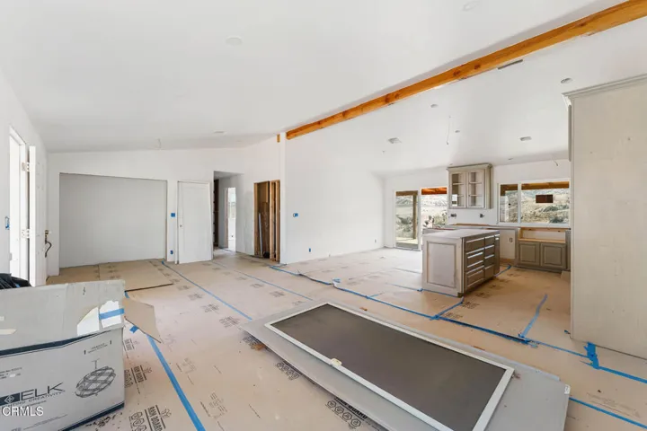 Living & kitchen - 7451 Foothill Rd
