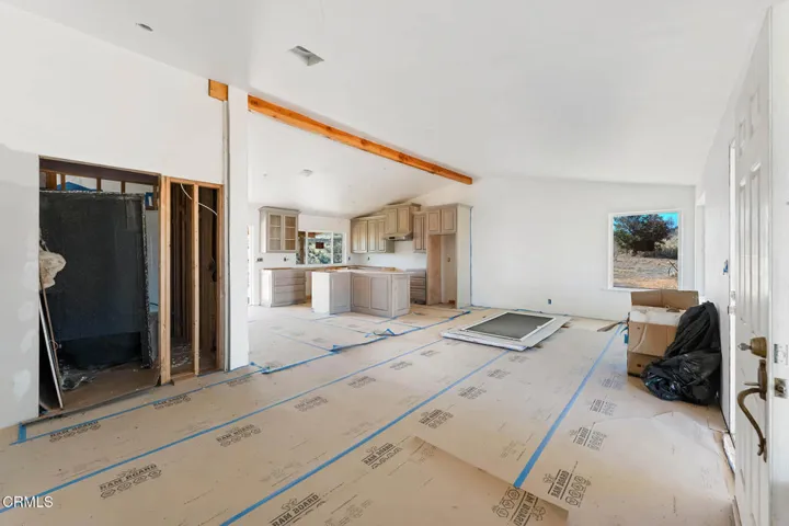 Living & kitchen - 7451 Foothill Rd