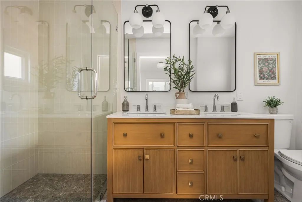 7001 Lasaine Avenue, Van Nuys, California 91406 home-pic-13