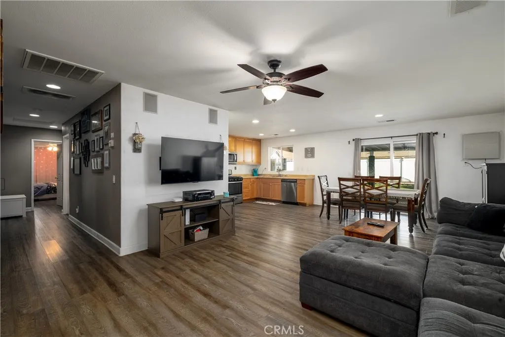 3079 Avalon, Perris, California 92571 home-pic-4