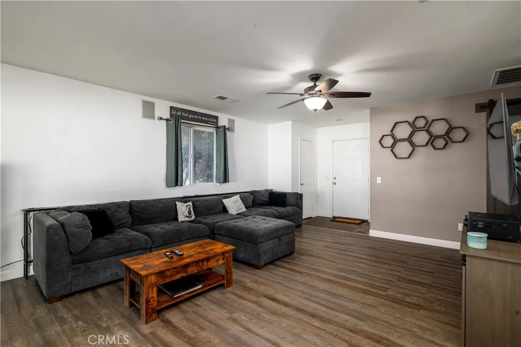 3079 Avalon, Perris, California 92571 home-pic-5