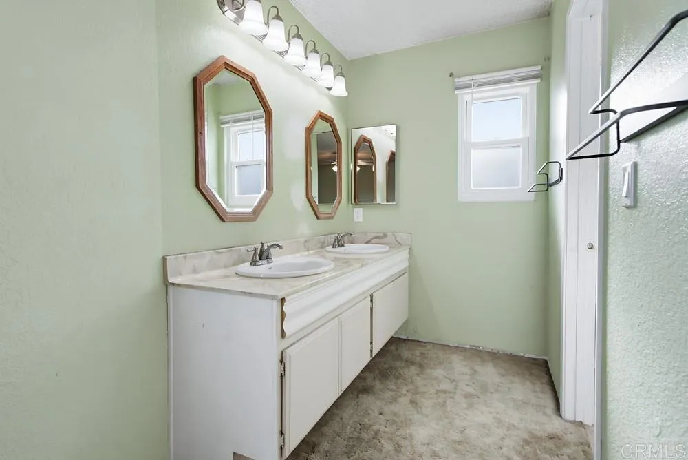 1237 Armstrong Circle, Escondido, California 92027 home-pic-23