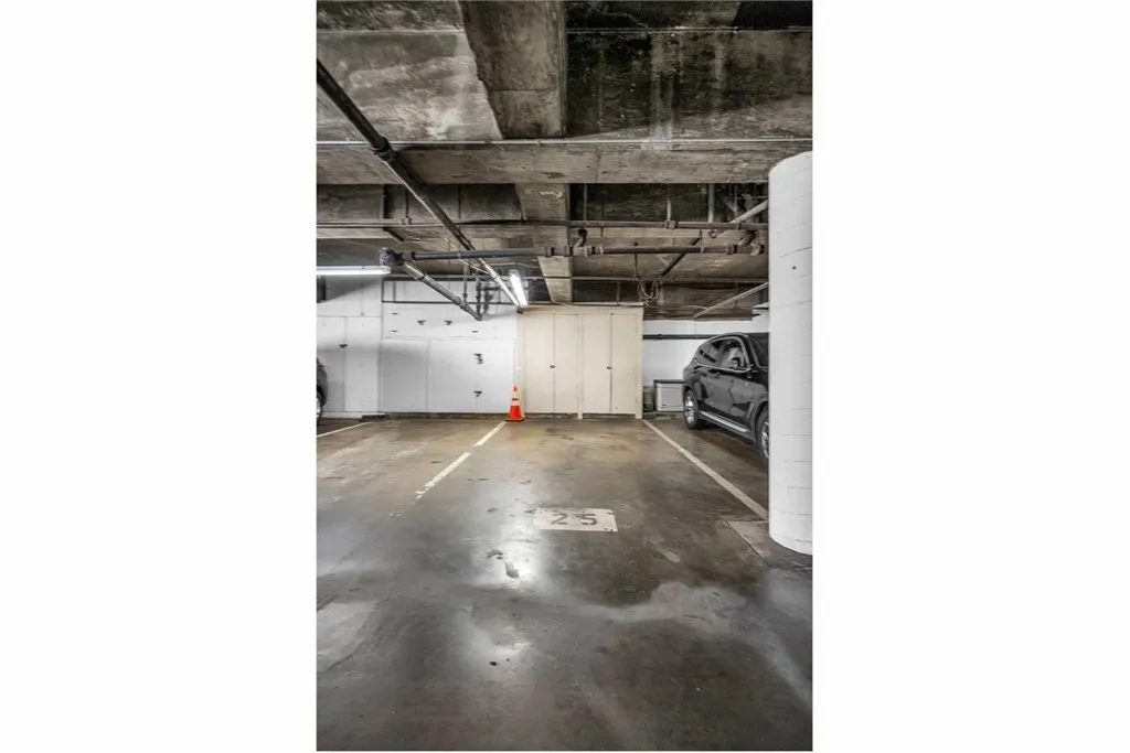 1255 N Harper 23, West Hollywood, California 90046 home-pic-15