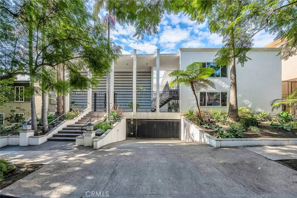 1255 N Harper 23, West Hollywood, California 90046 home-pic-2