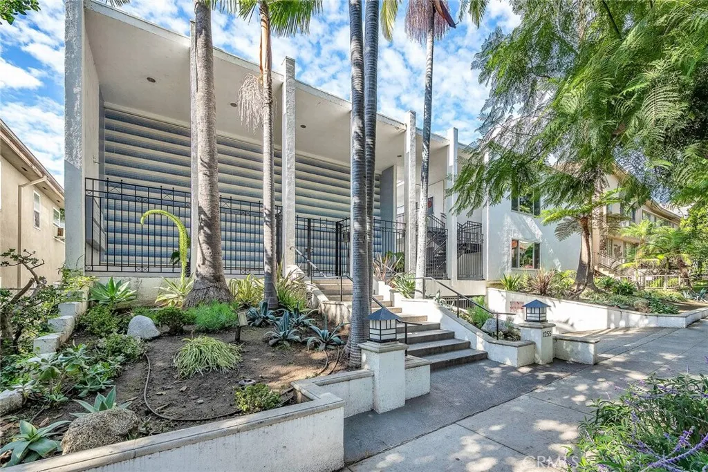 1255 N Harper 23, West Hollywood, California 90046 home-pic-1