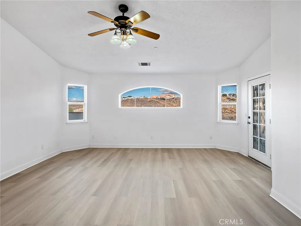 8135 Winmar, Hesperia, California 92344 home-pic-19