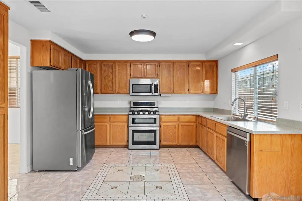 1341 Somerset Ct, Ramona, California 92065 home-pic-11