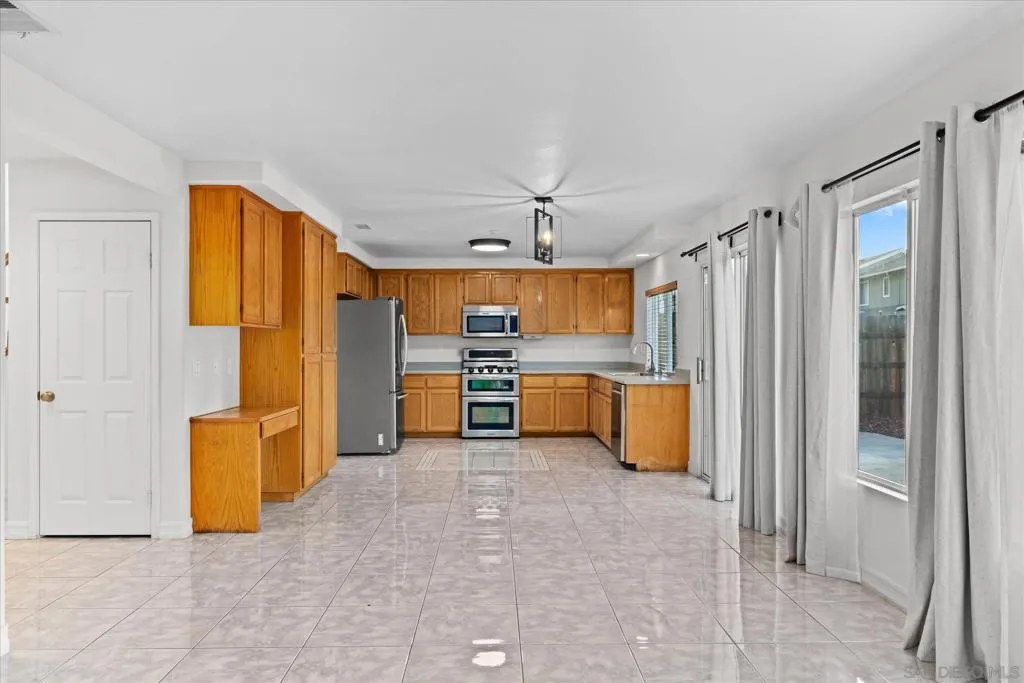 1341 Somerset Ct, Ramona, California 92065 home-pic-10