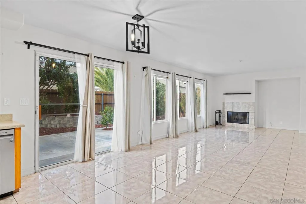 1341 Somerset Ct, Ramona, California 92065 home-pic-14