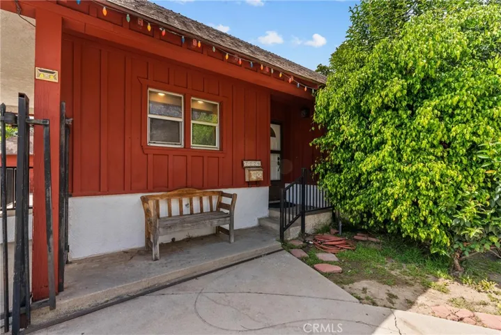 7229 De Celis, Van Nuys, California 91406