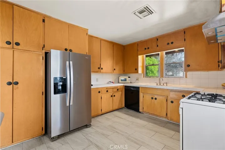 7229 De Celis, Van Nuys, California 91406