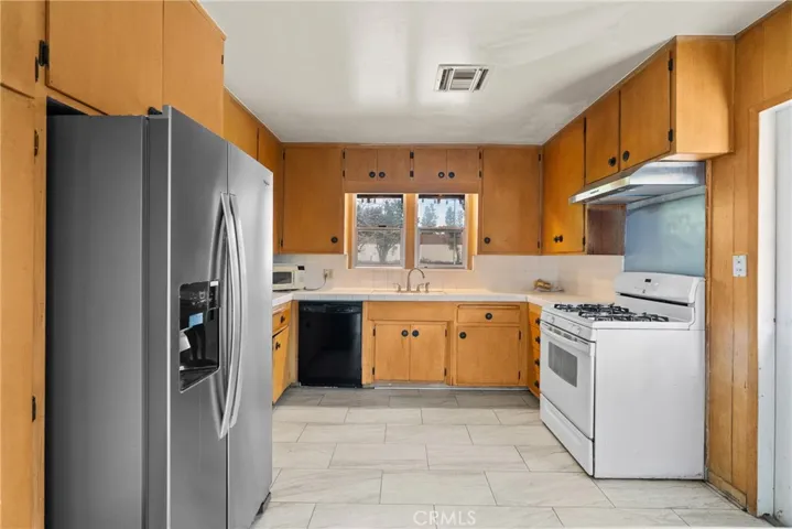 7229 De Celis, Van Nuys, California 91406