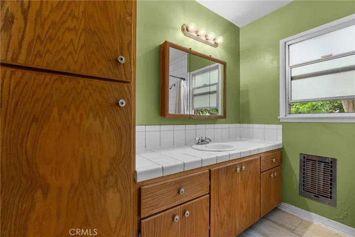 7229 De Celis, Van Nuys, California 91406