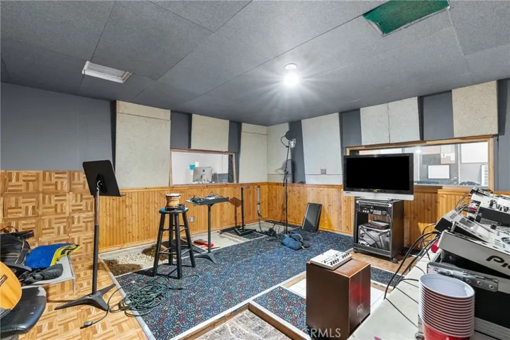 7229 De Celis, Van Nuys, California 91406