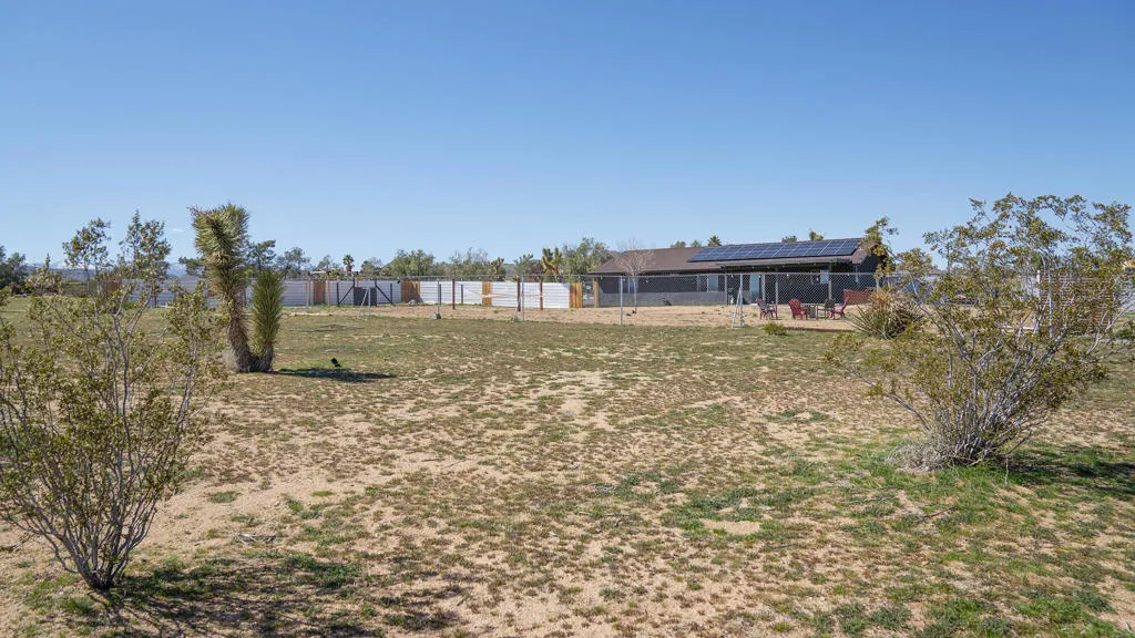 56625 Lowe Avenue, Yucca Valley, California 92284 home-pic-28