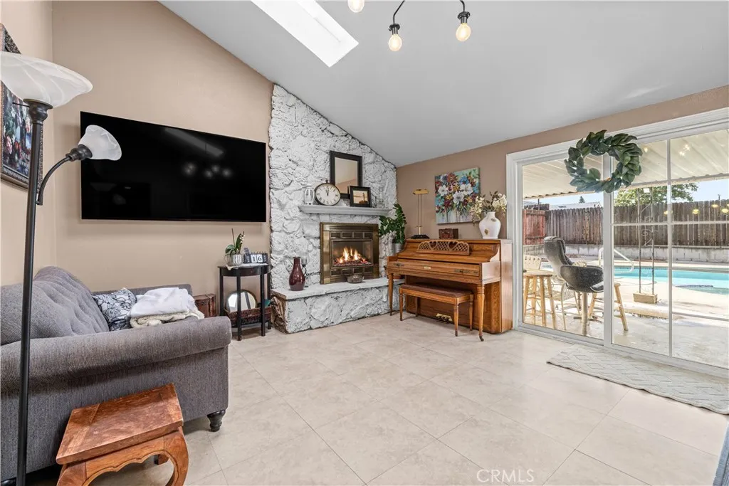 3496 Briarvale Street, Corona, California 92879 home-pic-11
