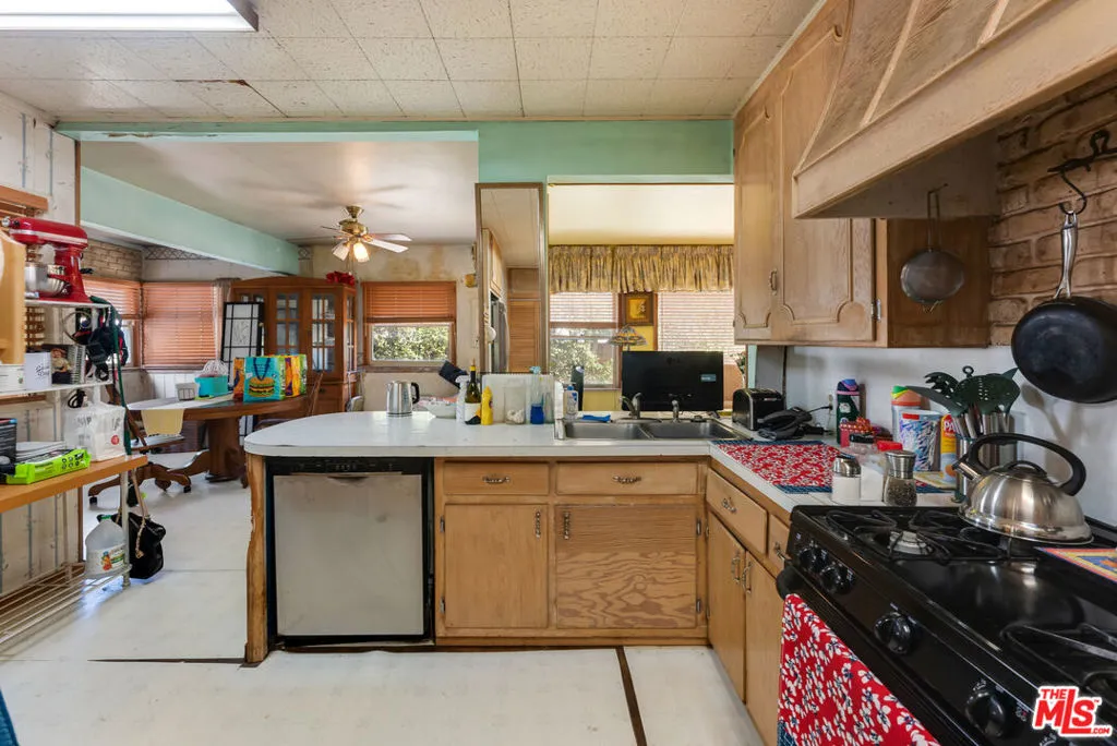 19043 Keswick Street, Reseda, California 91335 home-pic-14