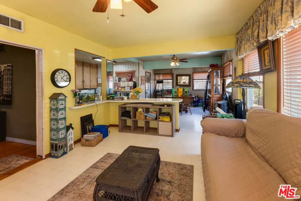 19043 Keswick Street, Reseda, California 91335 home-pic-9