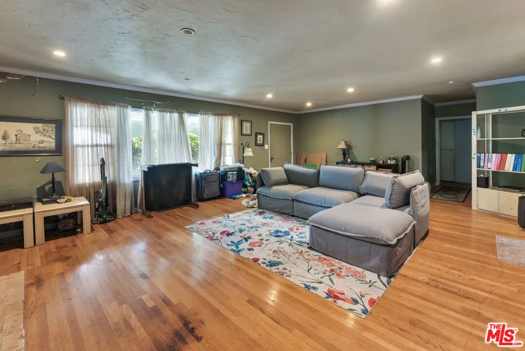 19043 Keswick Street, Reseda, California 91335 home-pic-8