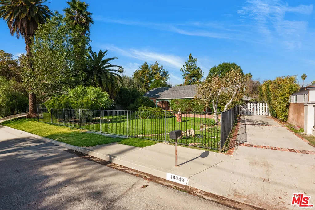 19043 Keswick Street, Reseda, California 91335 home-pic-15