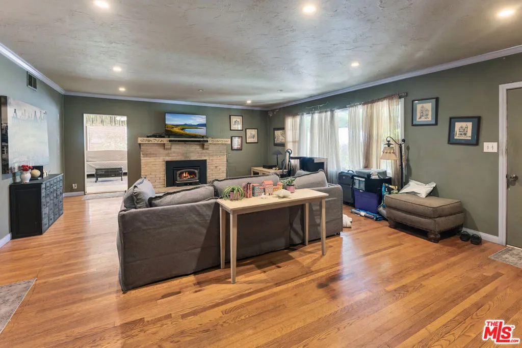 19043 Keswick Street, Reseda, California 91335 home-pic-4