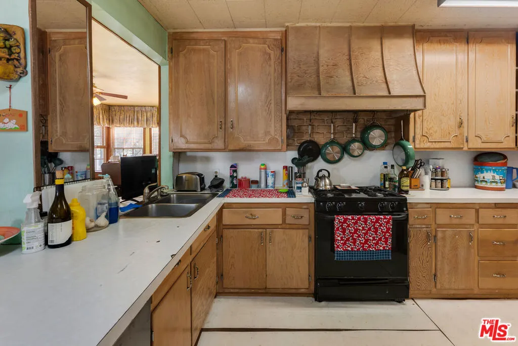 19043 Keswick Street, Reseda, California 91335 home-pic-13