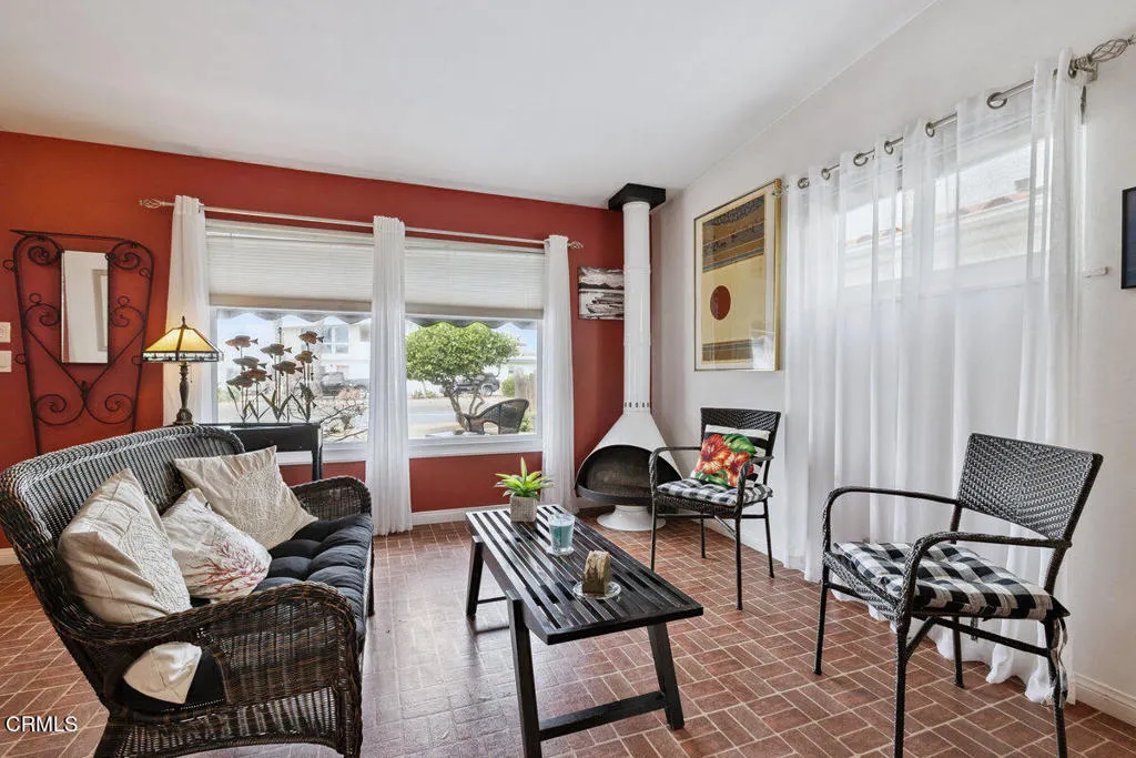 2867 Pierpont Boulevard, Ventura, California 93001 home-pic-10