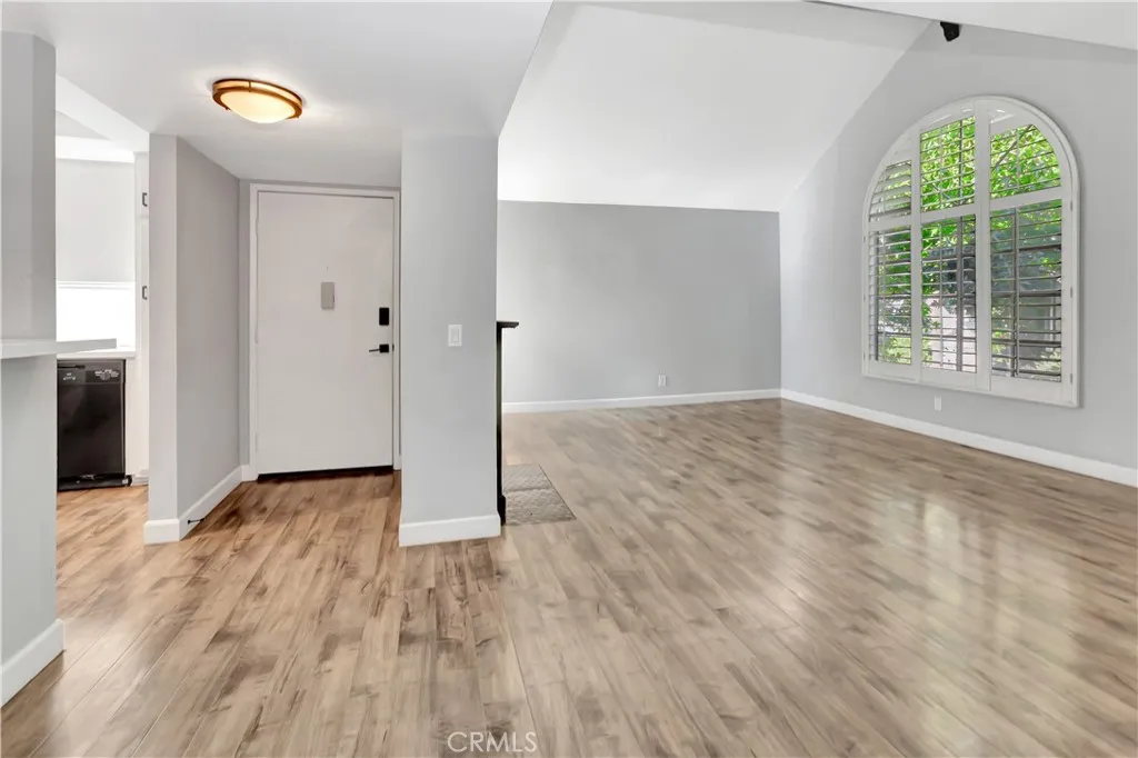 645 Pacific Avenue 315, Long Beach, California 90802 home-pic-2