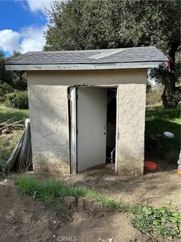 Well house.