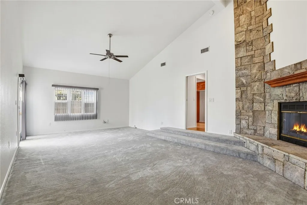 4703 Palo Verde Ave, Lakewood, California 90713 home-pic-3