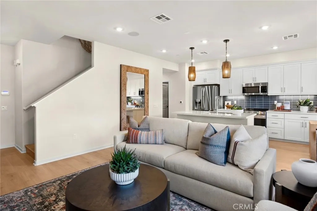 7014 Solara Way, Westminster, California 92683 home-pic-12