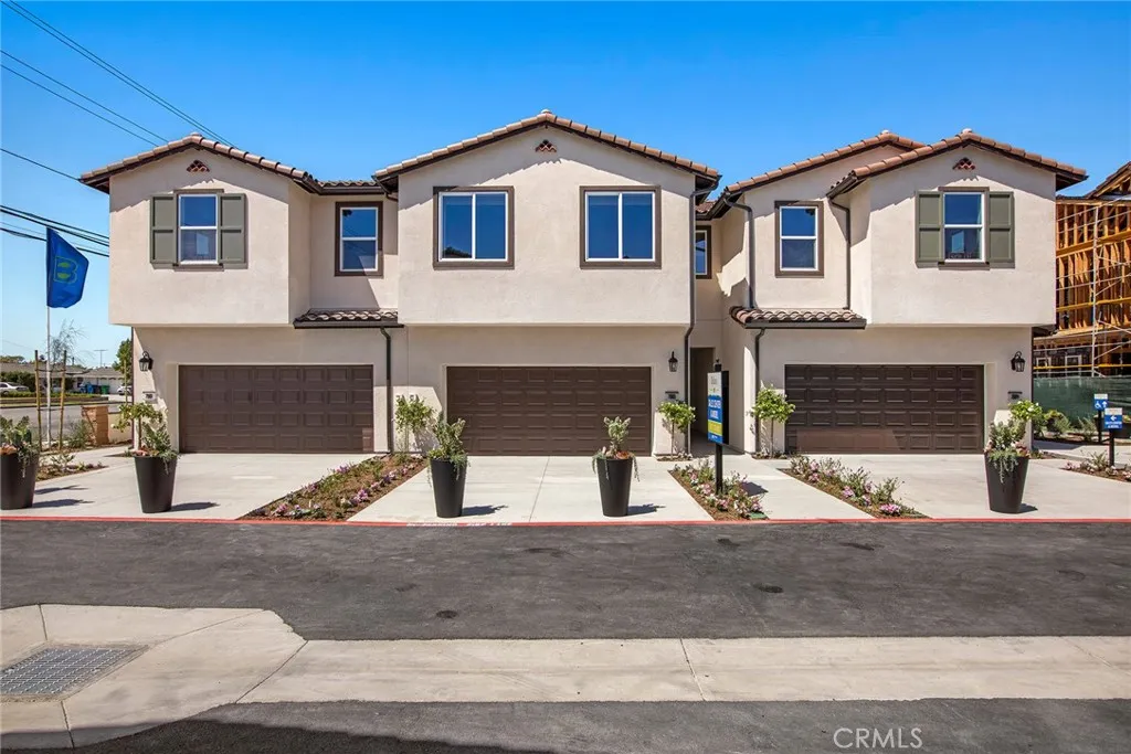 7014 Solara Way, Westminster, California 92683 home-pic-1