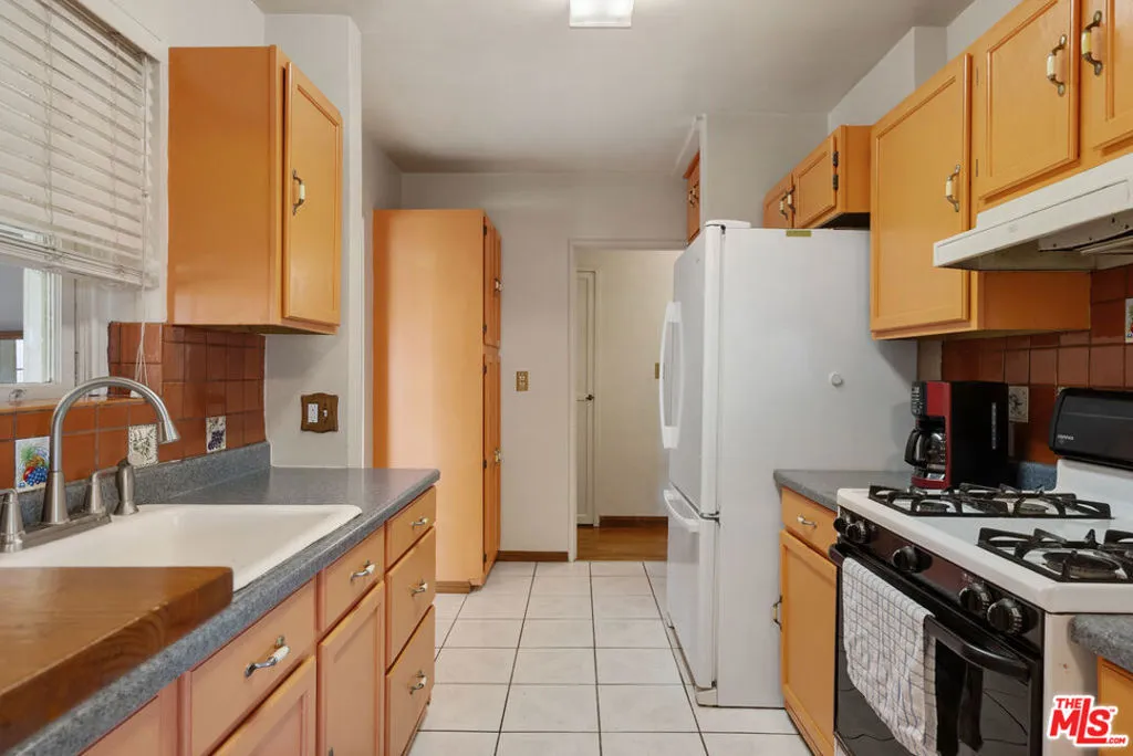 1831 N Buena Vista Street, Burbank, California 91505 home-pic-21