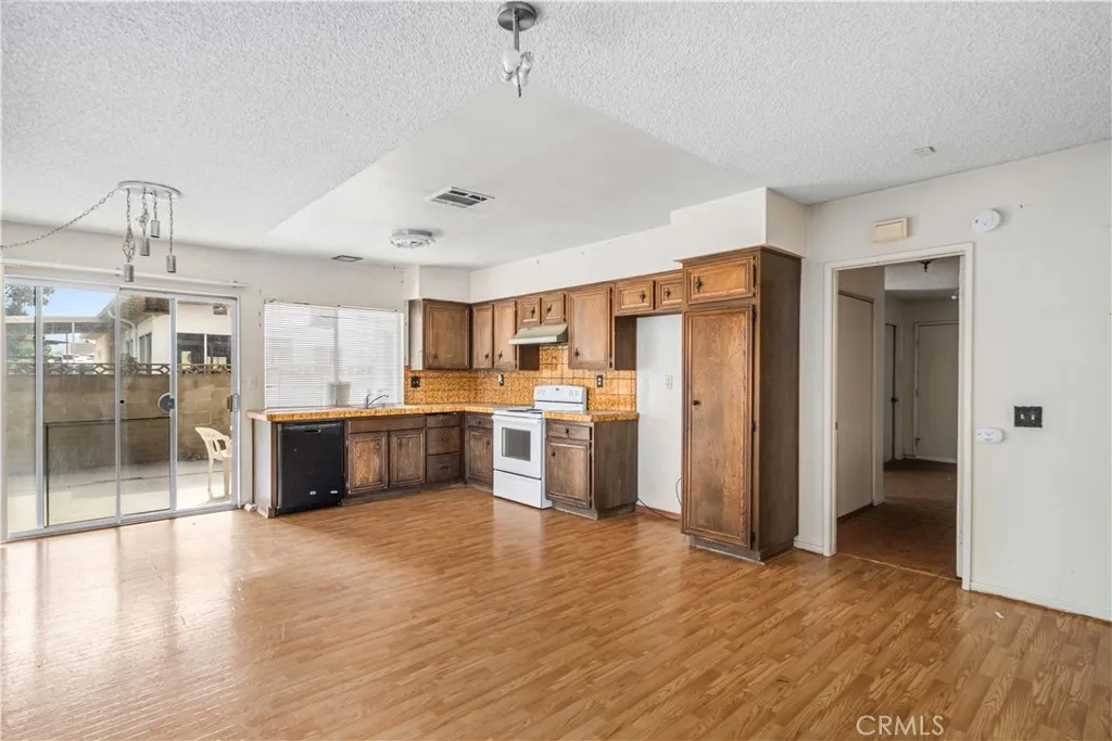 37618 Dalzell, Palmdale, California 93550 home-pic-8