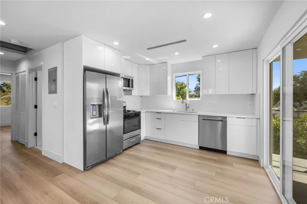 1504 N California, Burbank, California 91505 home-pic-42