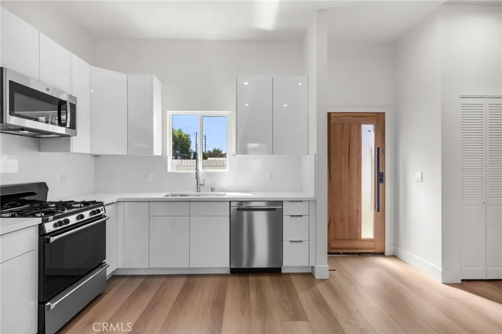 1504 N California, Burbank, California 91505 home-pic-33