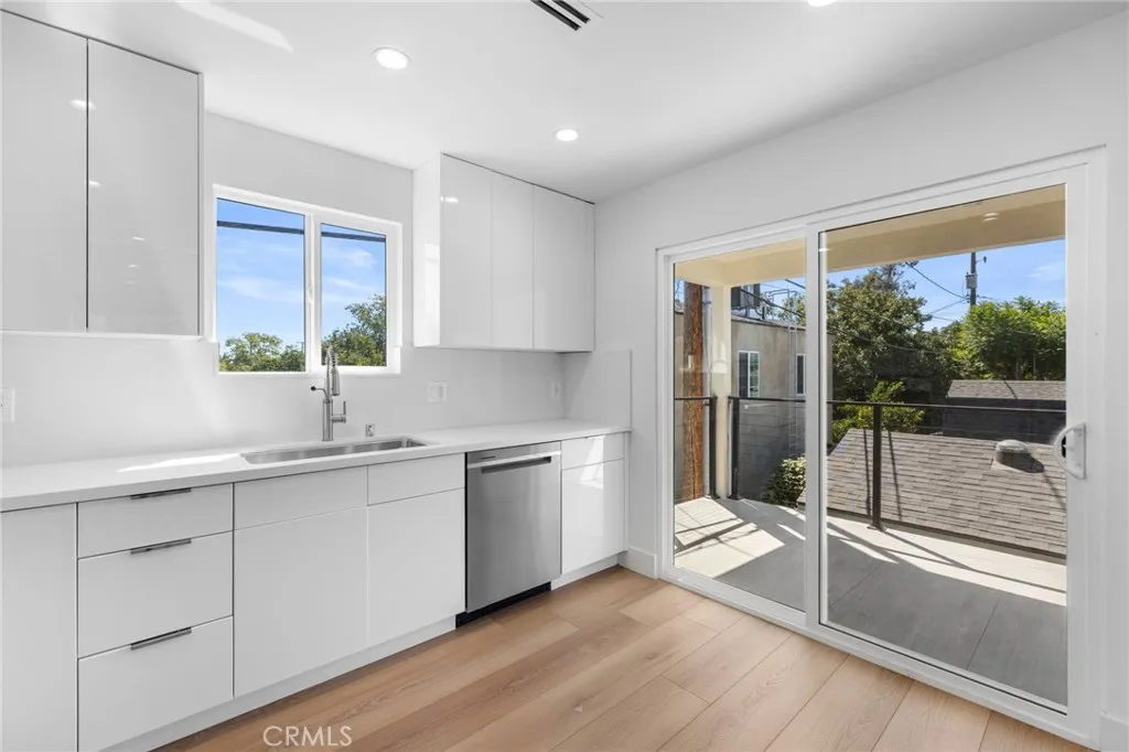 1504 N California, Burbank, California 91505 home-pic-44