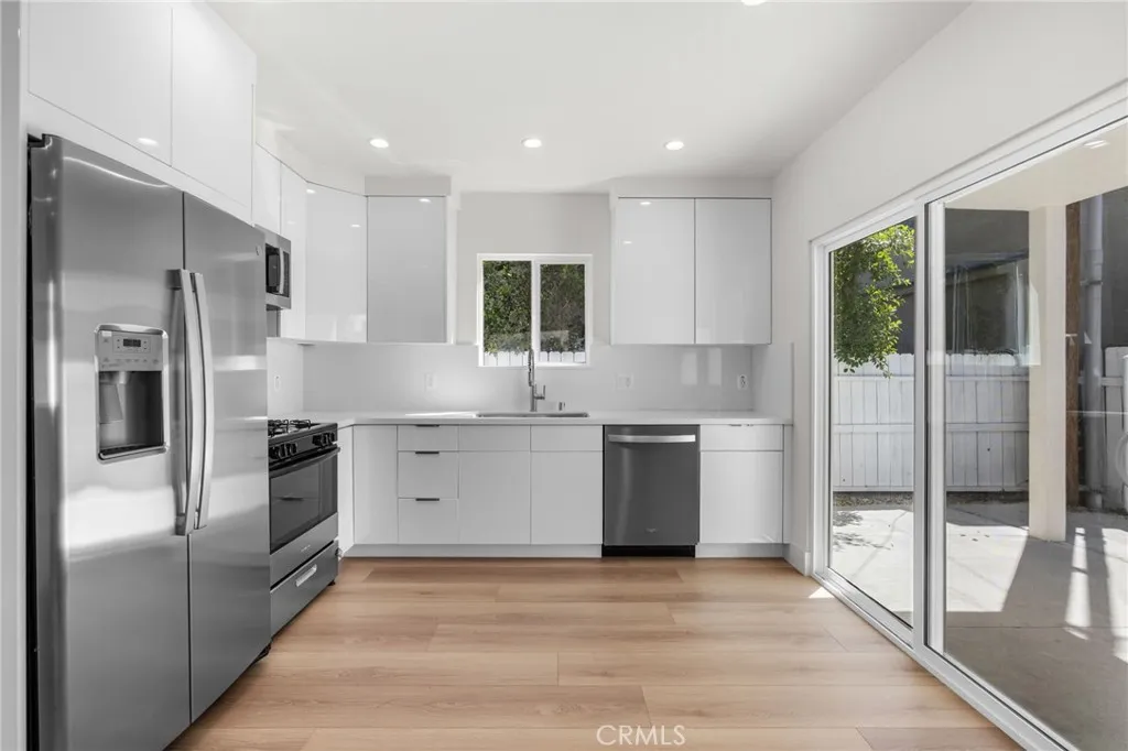 1504 N California, Burbank, California 91505 home-pic-60