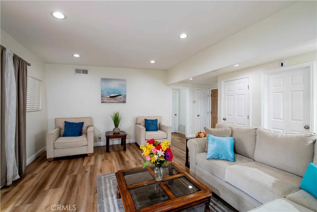 11968 Rossiter, Sylmar, California 91342 home-pic-6