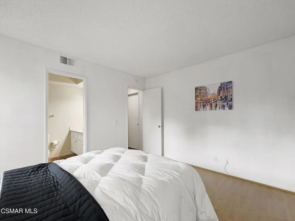 1244 Heatherview Drive, Oak Park, California 91377 home-pic-16