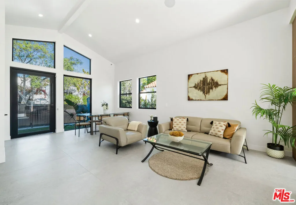 8982 Norma Place, West Hollywood, California 90069 home-pic-8