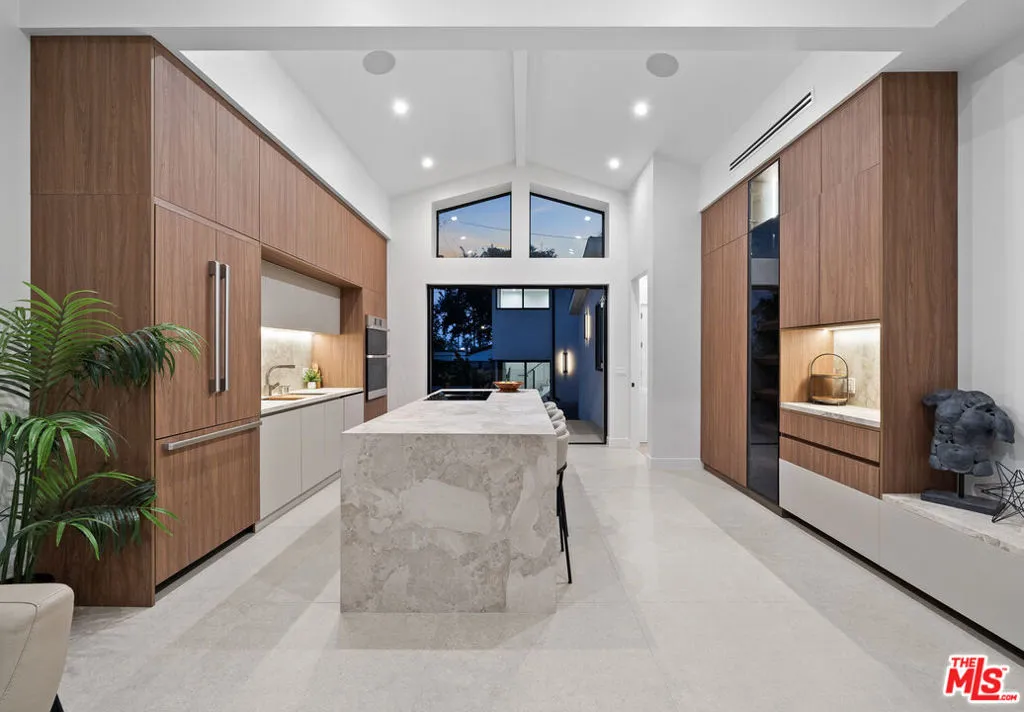 8982 Norma Place, West Hollywood, California 90069 home-pic-4