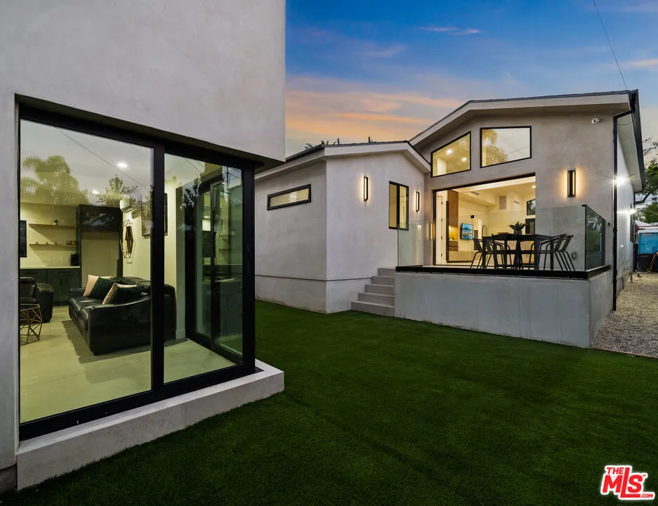 8982 Norma Place, West Hollywood, California 90069 home-pic-3