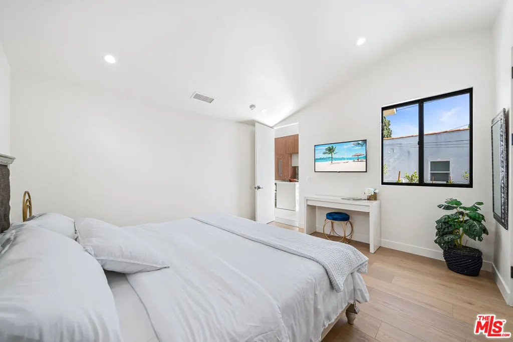 8982 Norma Place, West Hollywood, California 90069 home-pic-17