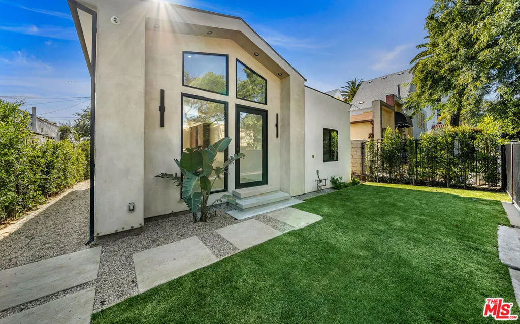 8982 Norma Place, West Hollywood, California 90069 home-pic-5
